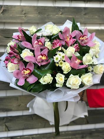 Букет цветов из: Розы и Хризантемы в Пригородном Курской области