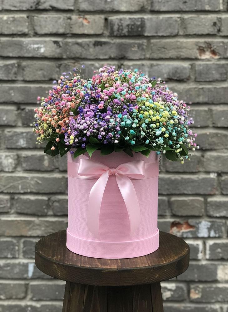 Цветочная композиция из Гипсофила и Розы в шляпной коробке в Пригородном Курской области