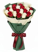 Букет Микс из красных и белых роз в Пригородном Курской области