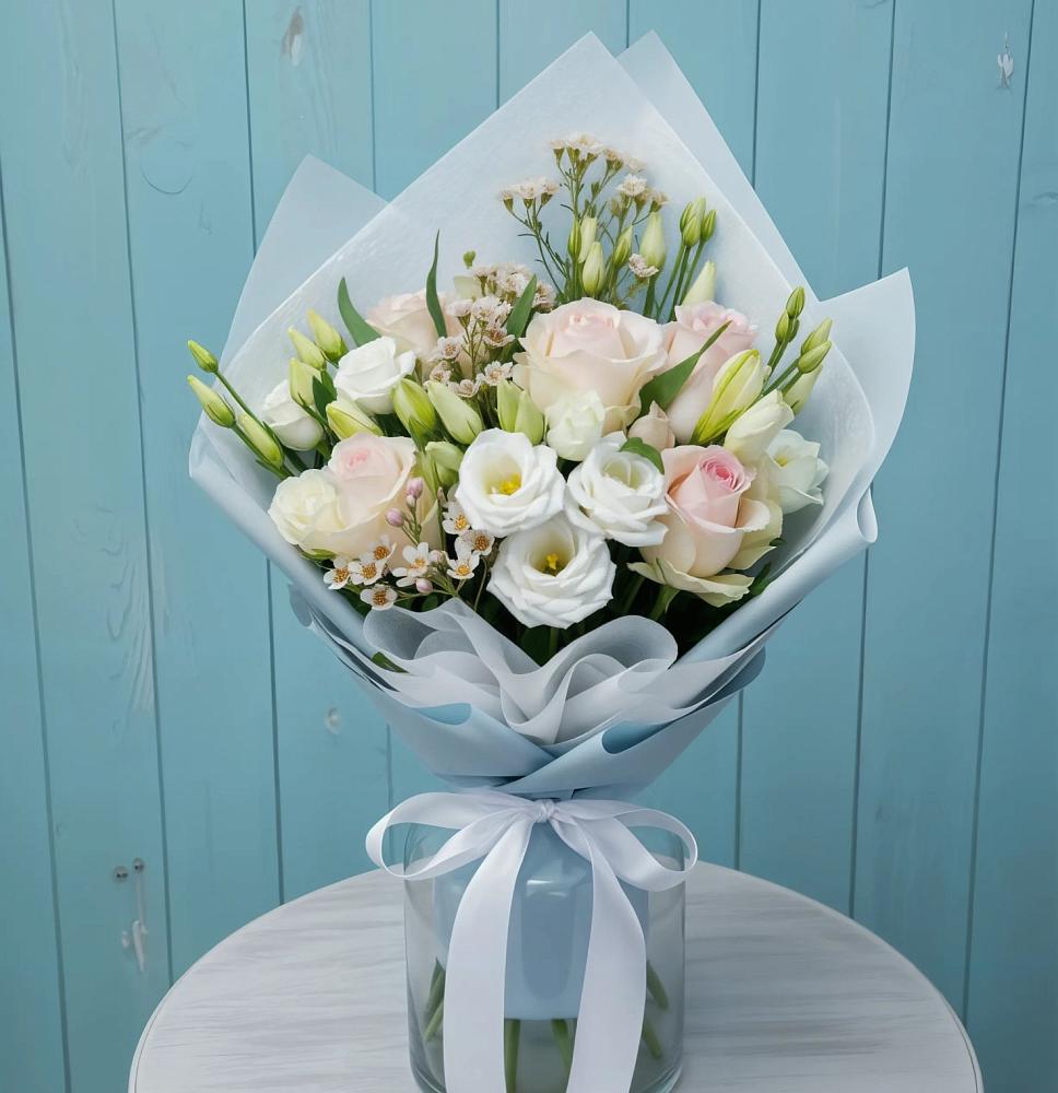 Букет цветов из: Розы и Лизиантусы в Пригородном Курской области