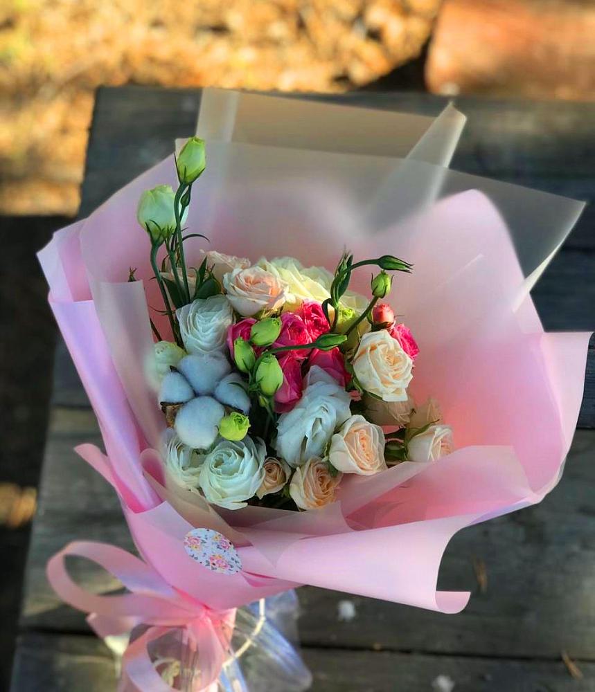 Букет цветов из: Розы и Лизиантусы в Пригородном Курской области