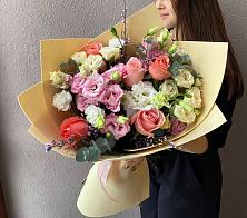 Букет цветов из:  Розы, Лизиантусы и Гвоздики #REPLACE_PRED# Пригородном Курской области