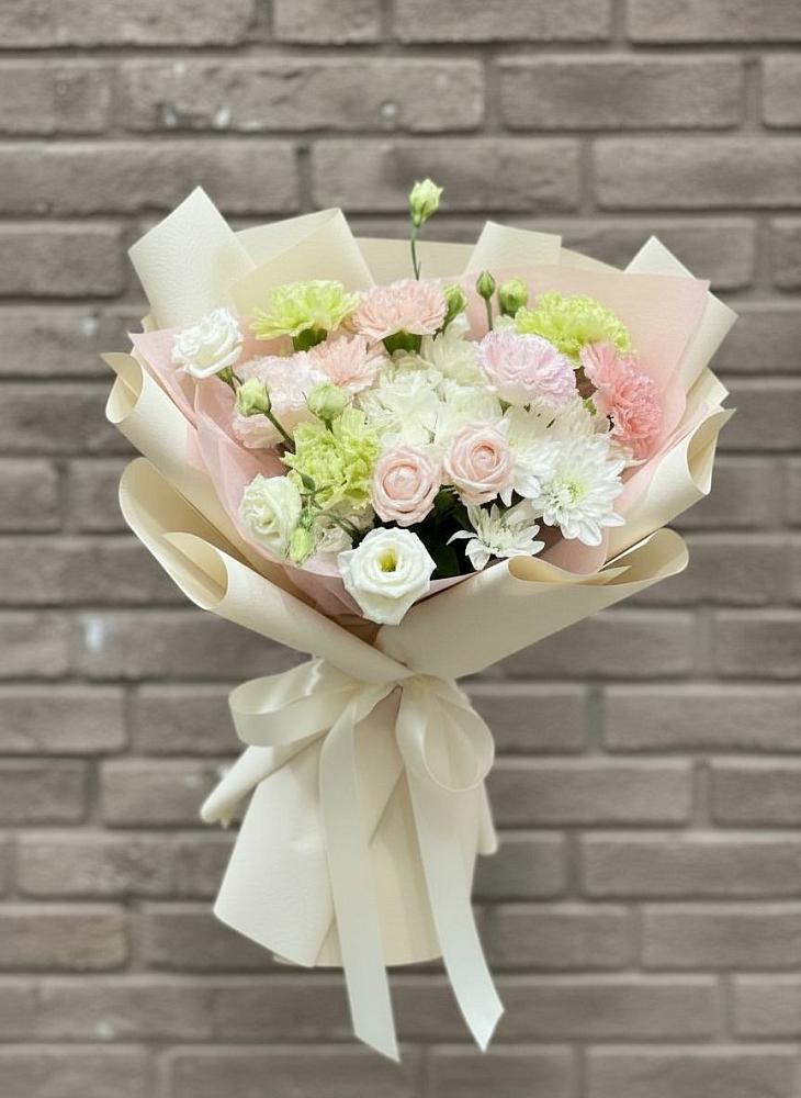 Букет цветов из: Гвоздики, Розы, Лизиантусы и Хризантемы в Пригородном Курской области