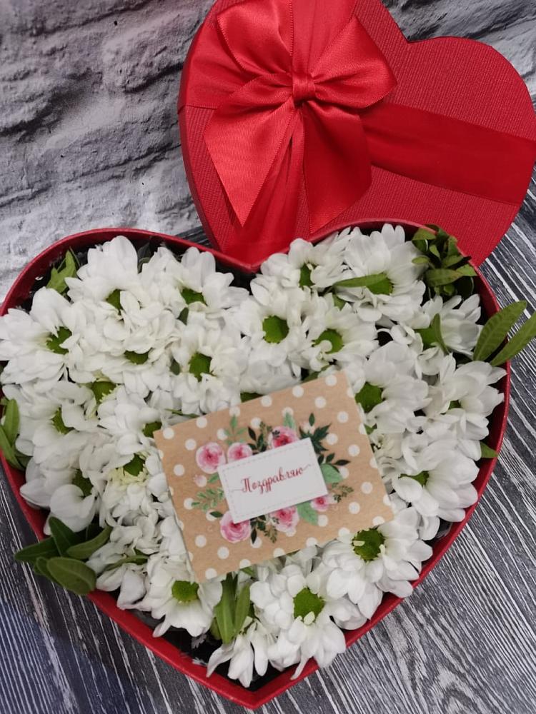 Цветочная композиция из Хризантемы в виде сердца в Пригородном Курской области