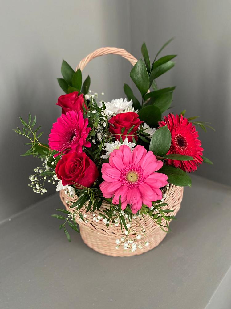 Цветочная композиция из Розы, Хризантемы и Герберы в корзине в Пригородном Курской области