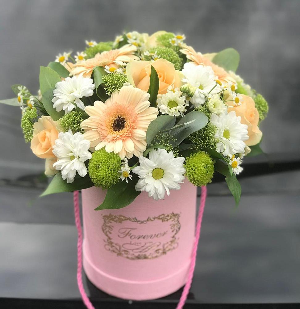 Цветочная композиция из Розы, Герберы и Хризантемы в шляпной коробке в Пригородном Курской области