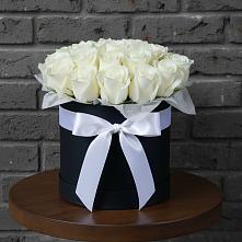 Цветочная композиция из Розы в шляпной коробке в Пригородном Курской области