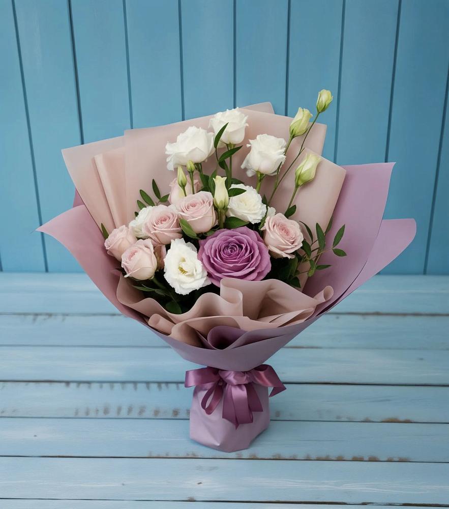 Букет цветов из: Розы и Лизиантусы в Пригородном Курской области